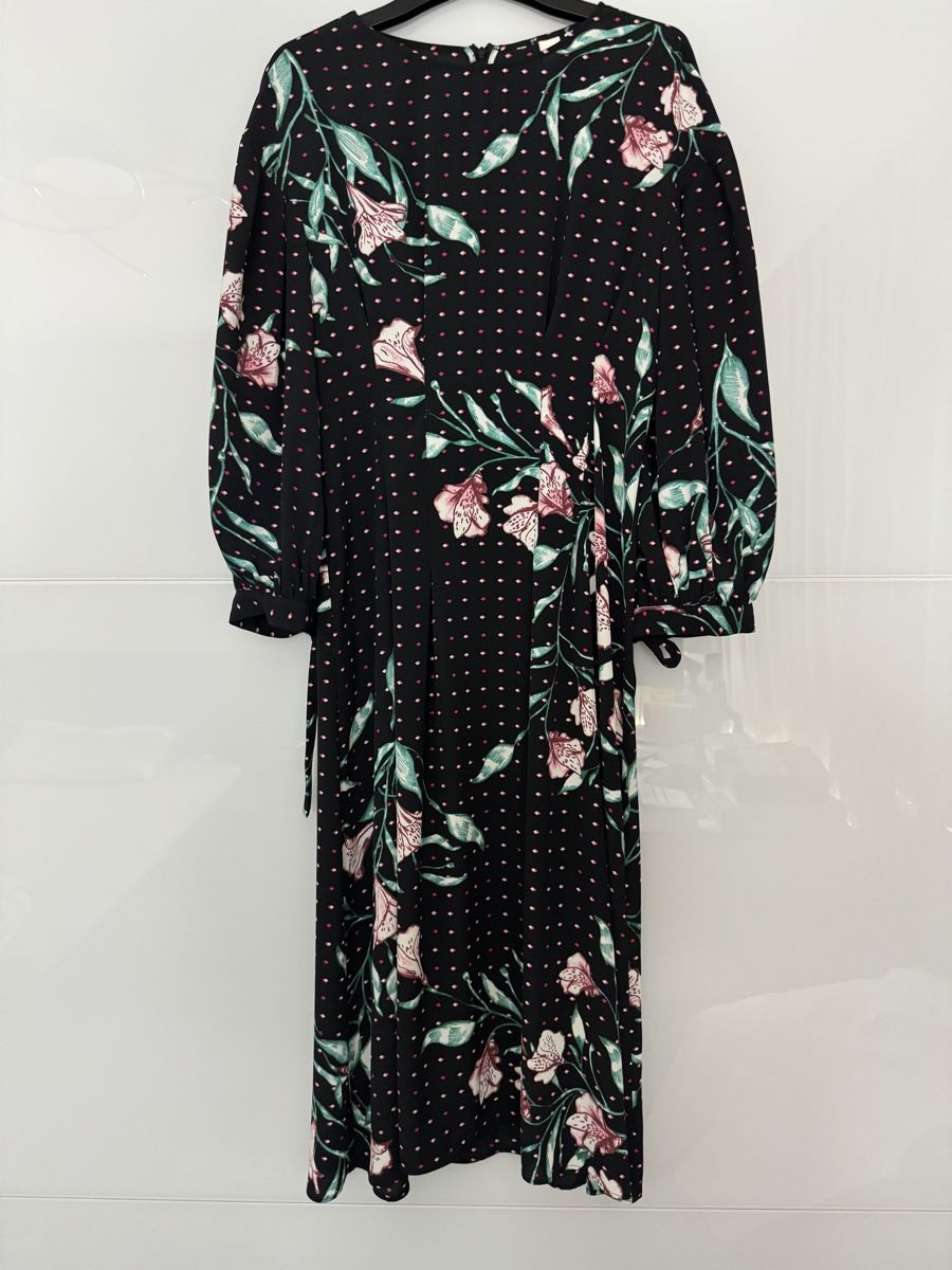 H&M Kleider: H&M Kleid in der Gr. 36 im Blumenmuster – Gebraucht aus Grenchen von servet.t