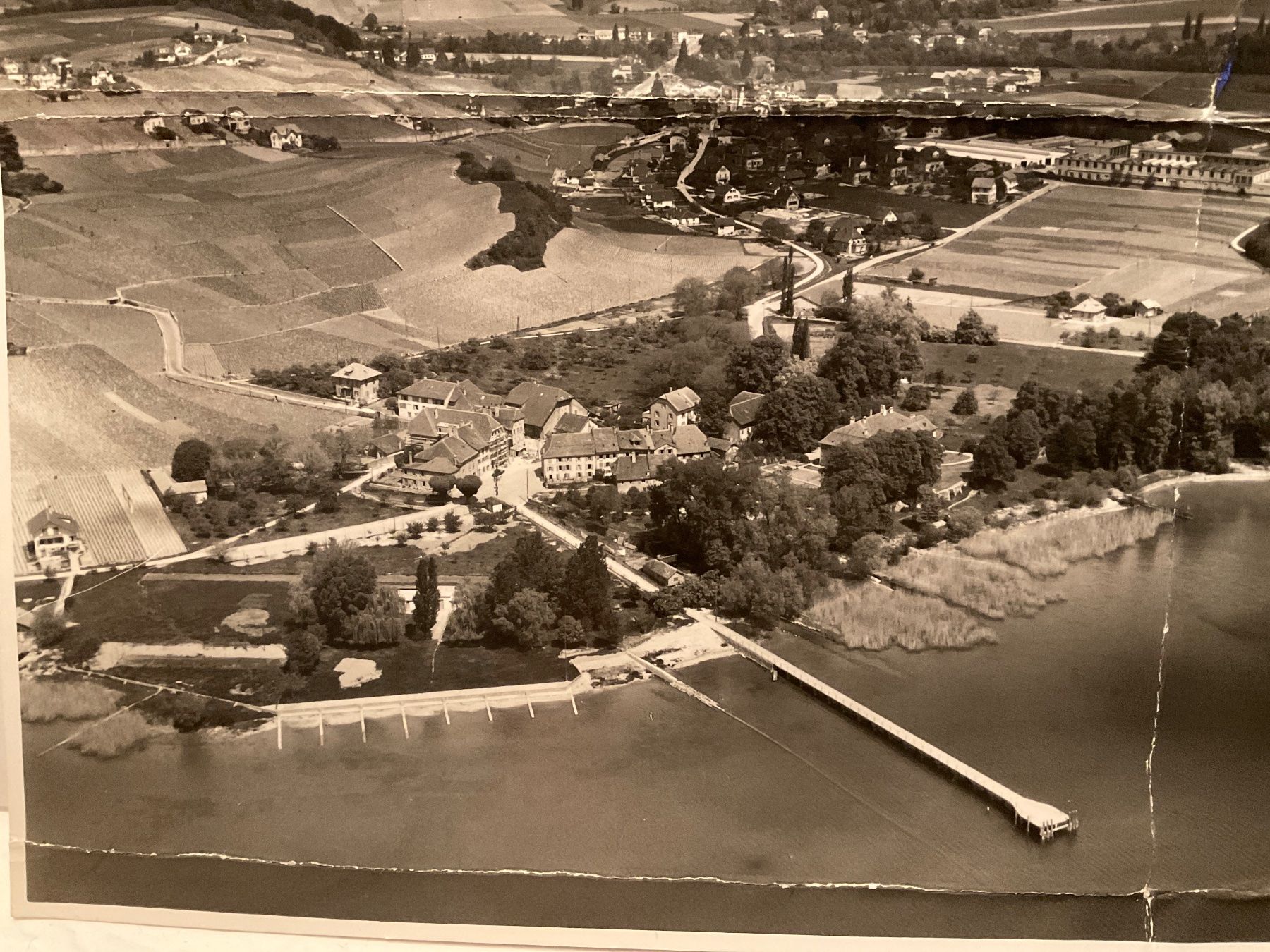Ansichtskarten: Luftaufnahme Petit-Cotaillod, 1948 – Gebraucht aus Tecknau von bleilaus