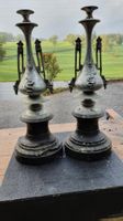 Paire de bougeoirs anciens en métal et socle bois