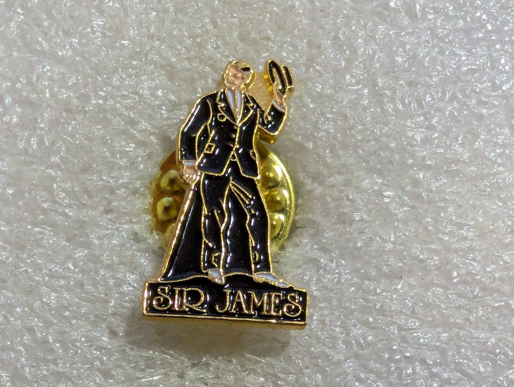 Placchette & Badge: Ansteckpin 154: Sir James – Usato da Oppligen venduto da Pin-Fall-Shop