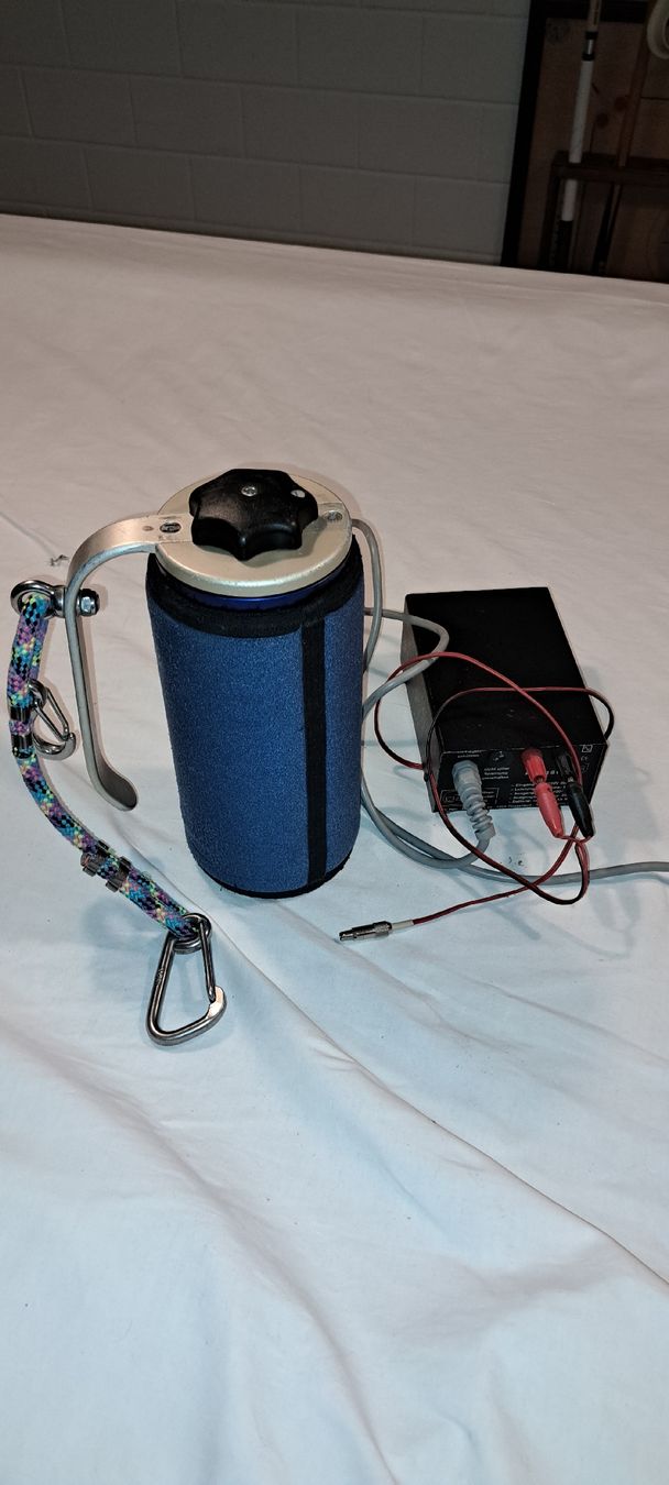 Lampade: Vintage Tauchlampe / Suchscheinwerfer mit Akku – Difettoso da Schlosswil venduto da Tom_Mi 1