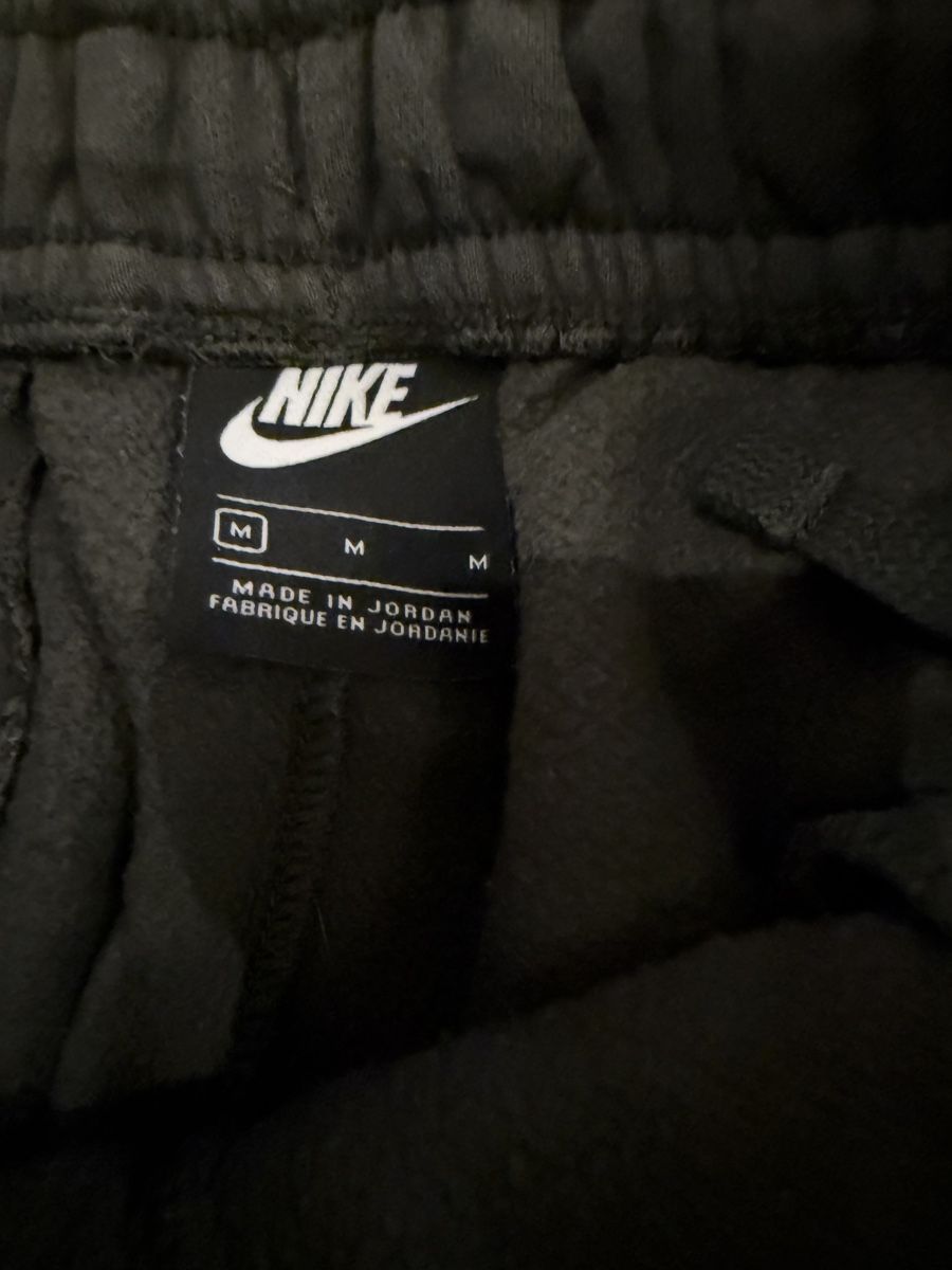 Nike Pantaloni: Nike  Trainingshose, Gr. M, Dunkelgrün – Usato da Uster venduto da maede8610 1