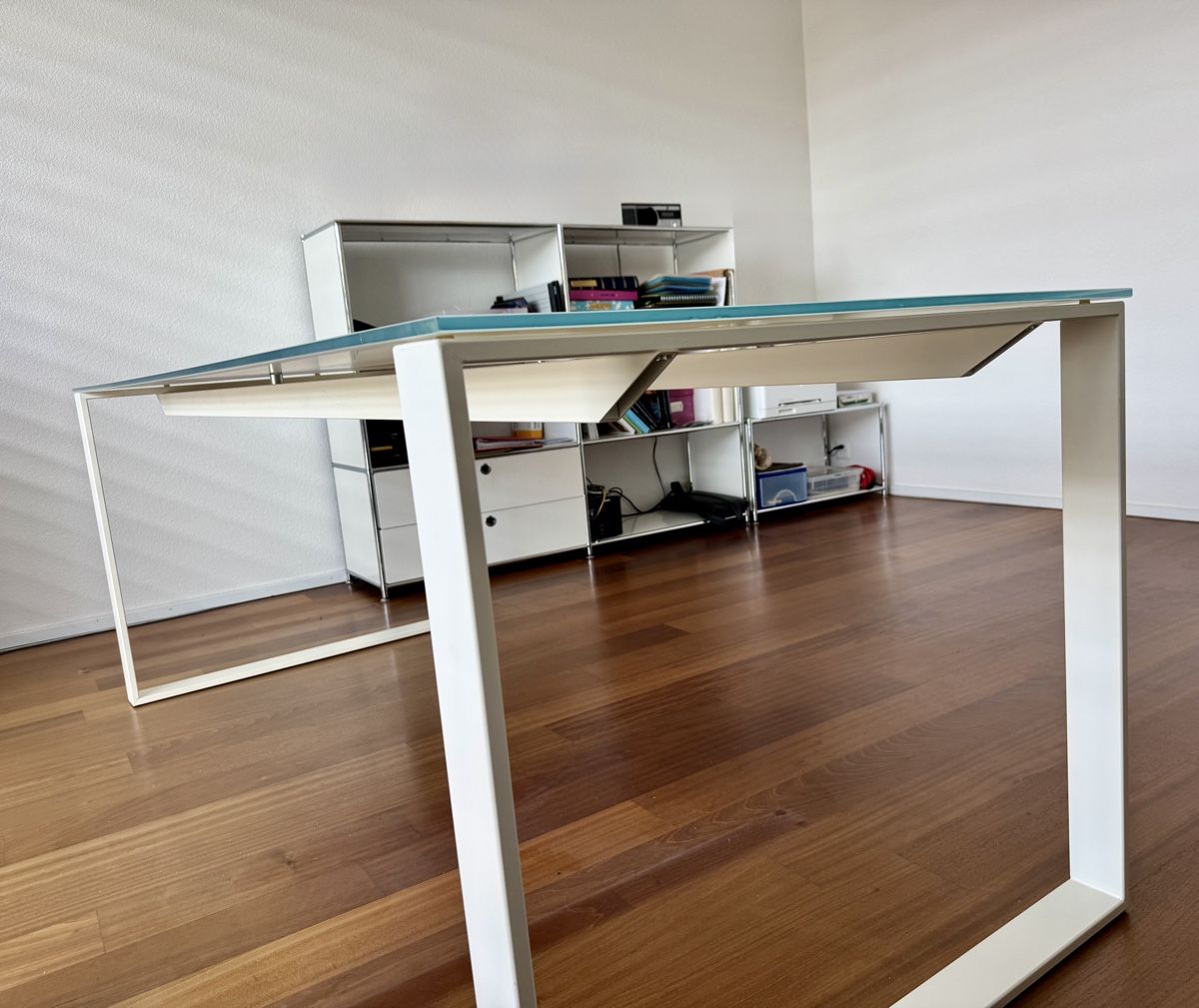 Bureaux: Bürotisch mit Glasplatte – D'occasion à Uster par Uster3 2