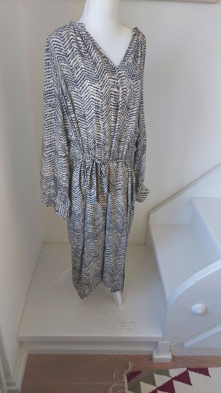 Kleider: kleid / Robe 38 – Gebraucht aus Adliswil von Boncoinsuisse