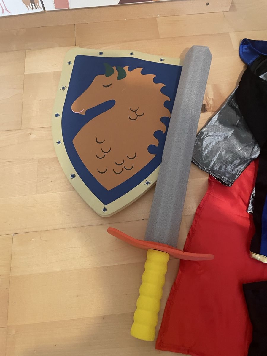 Costumi: Déguisement chevalier complet taille 110 – Usato da Sierre venduto da Ruyfigas 2