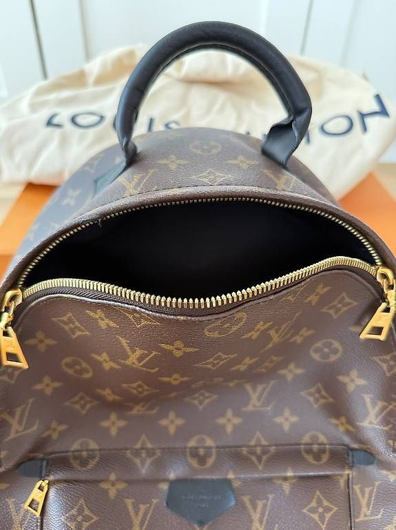 Sacs à dos: Louis Vuitton Palm Springs MM Rucksack – D'occasion à St. Gallen par Sabrinaaa 1