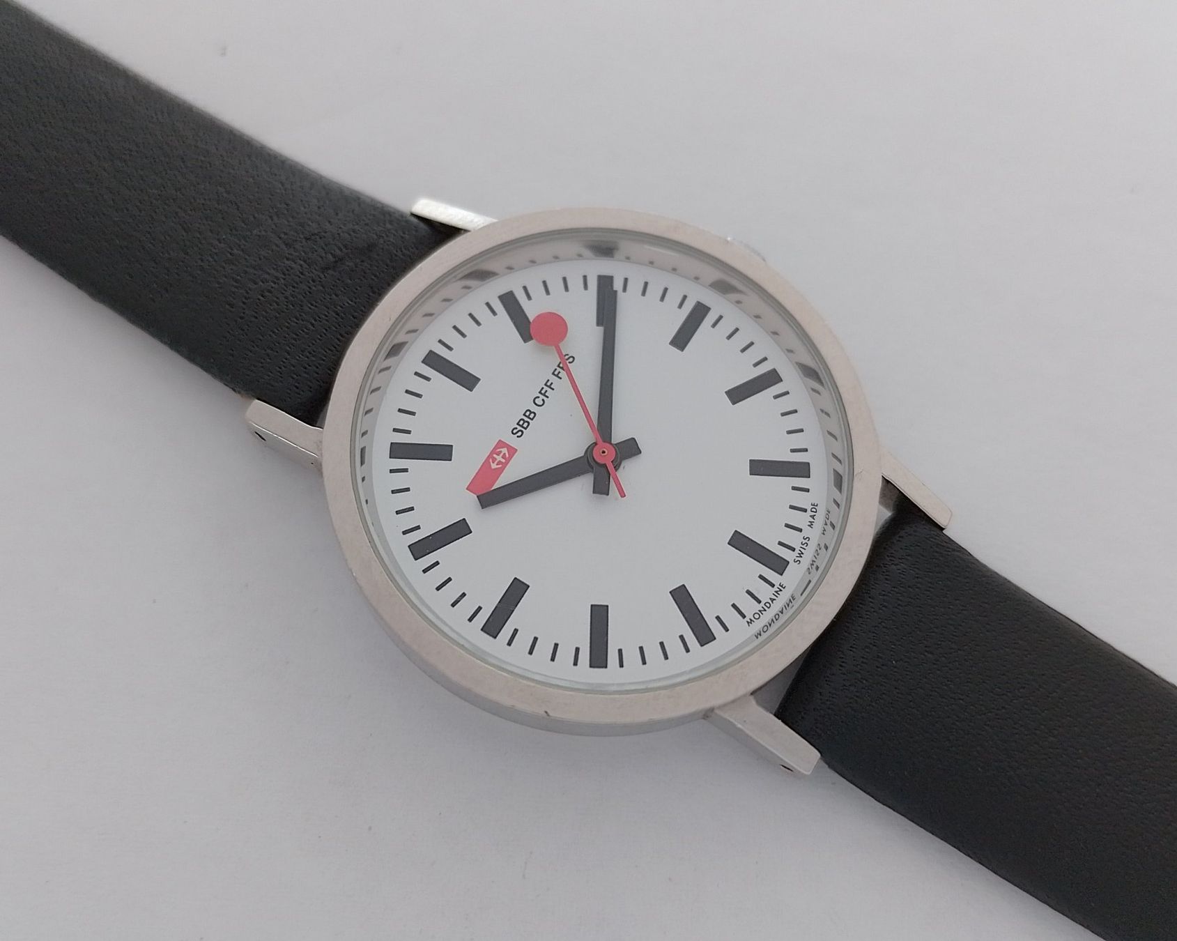 Mondaine Uhren: Mondaine SBB Schweizer Bahnhofsuhr – Gebraucht aus Basel von Givens_Watches