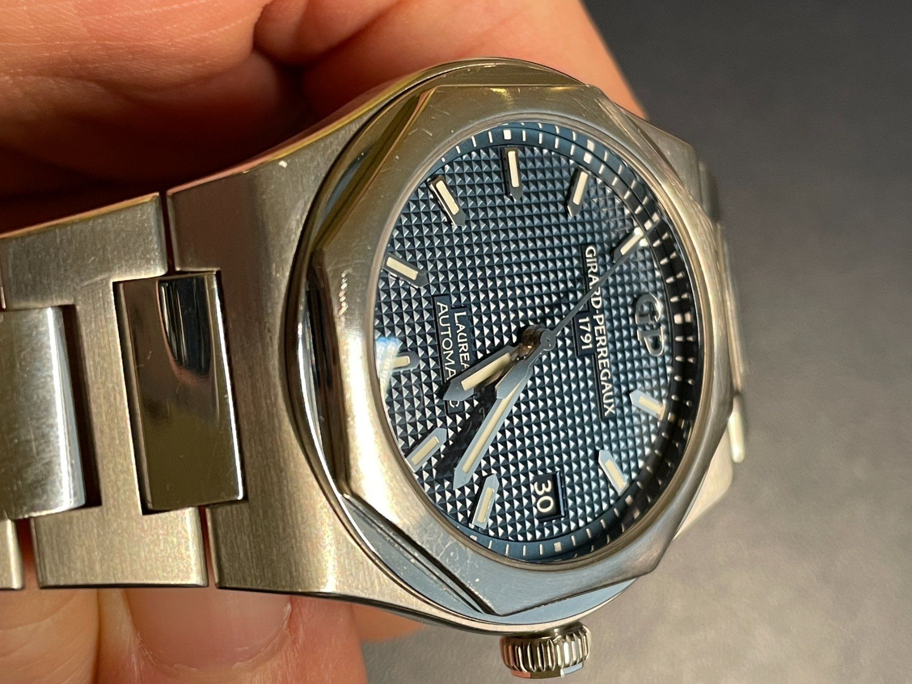 Girard-Perregaux Orologi: Girard Perregaux Laureato – Usato da Mönchaltorf venduto da Good_Deals_888 5