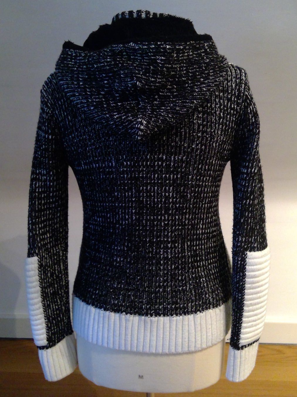 Giacche: Strickjacke mit Kapuze – Usato da Basel venduto da Merlin97 1
