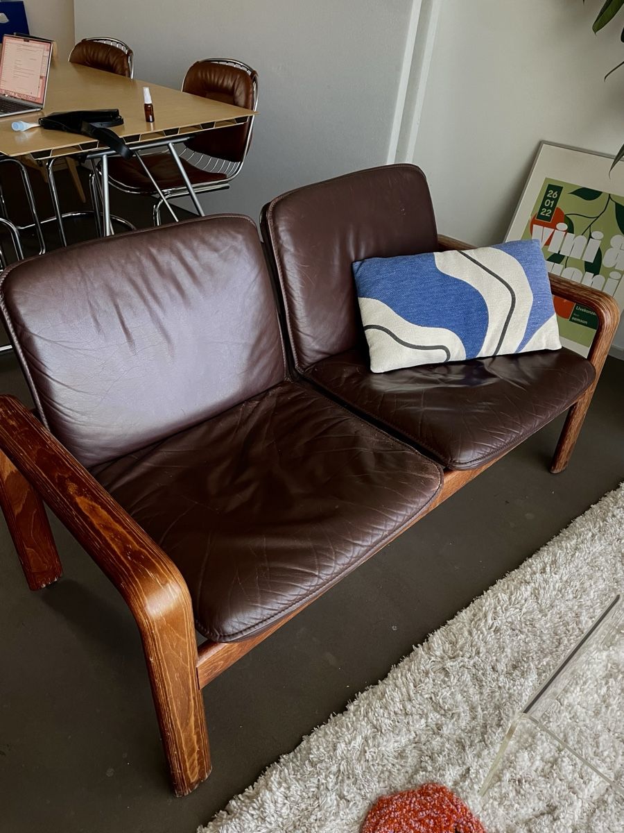 Panchine: Vintage Sofa Holz Leder braun – Usato da Zürich venduto da Dona176