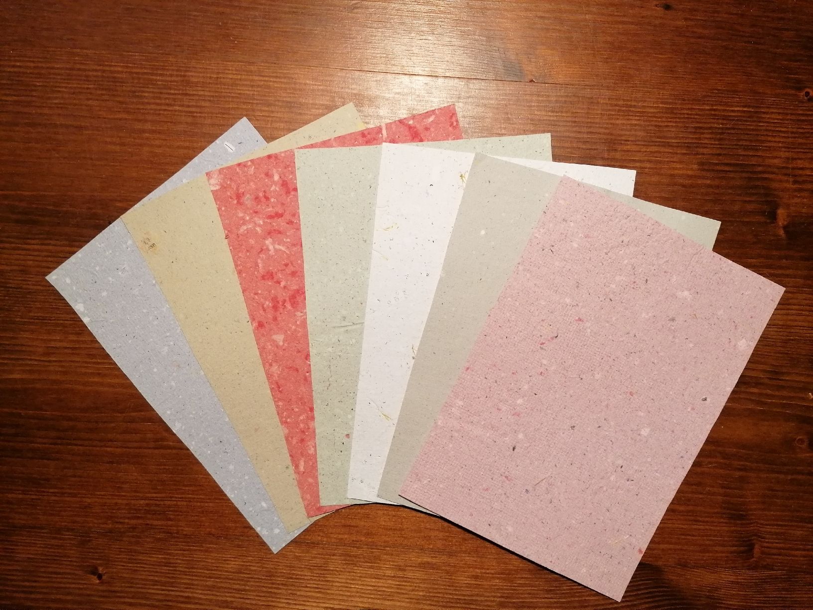 Carta: Papier recyclé artisanal, pack de 10 feuilles A5 – Nuovo e nell'imballaggio originale da Vaulruz venduto da Jpittet102 1