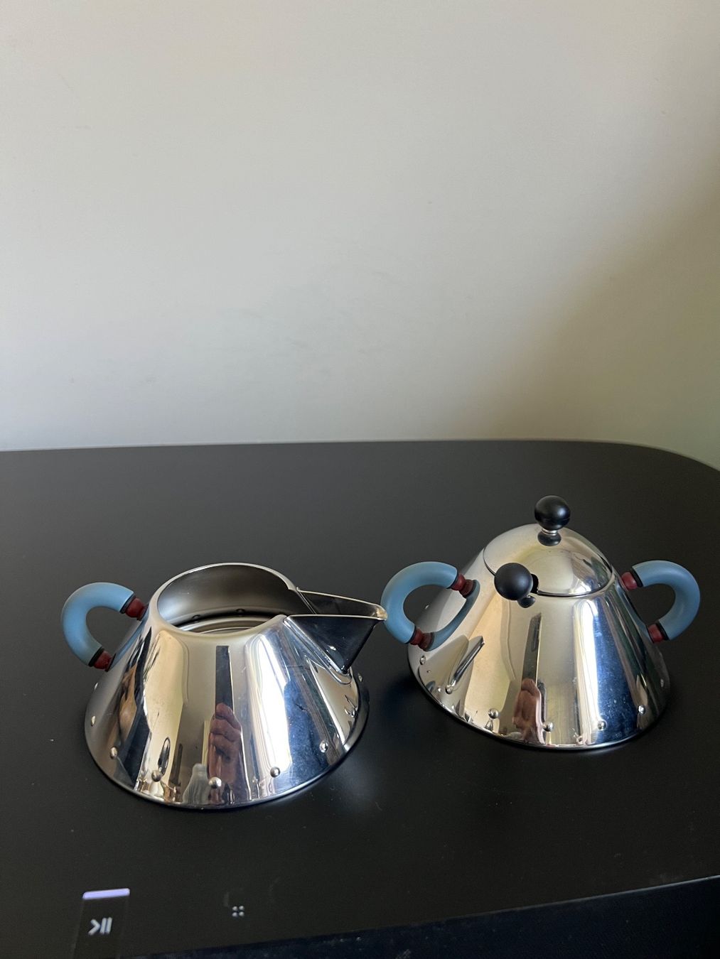 Alessi Set di piatti: Alessi "Hot Bertaa" Kaffeeservice, Design Philippe Starck 59 – Usato da Jona venduto da Sariksa