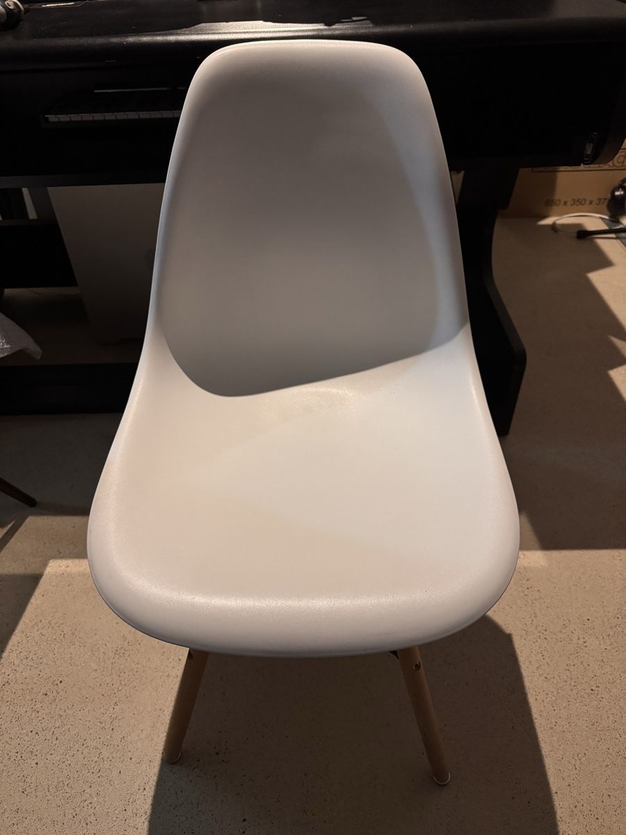 Sedie: Vitra Eames DSW in weiss mit Holzbeine – Usato da Zürich venduto da VZN 3