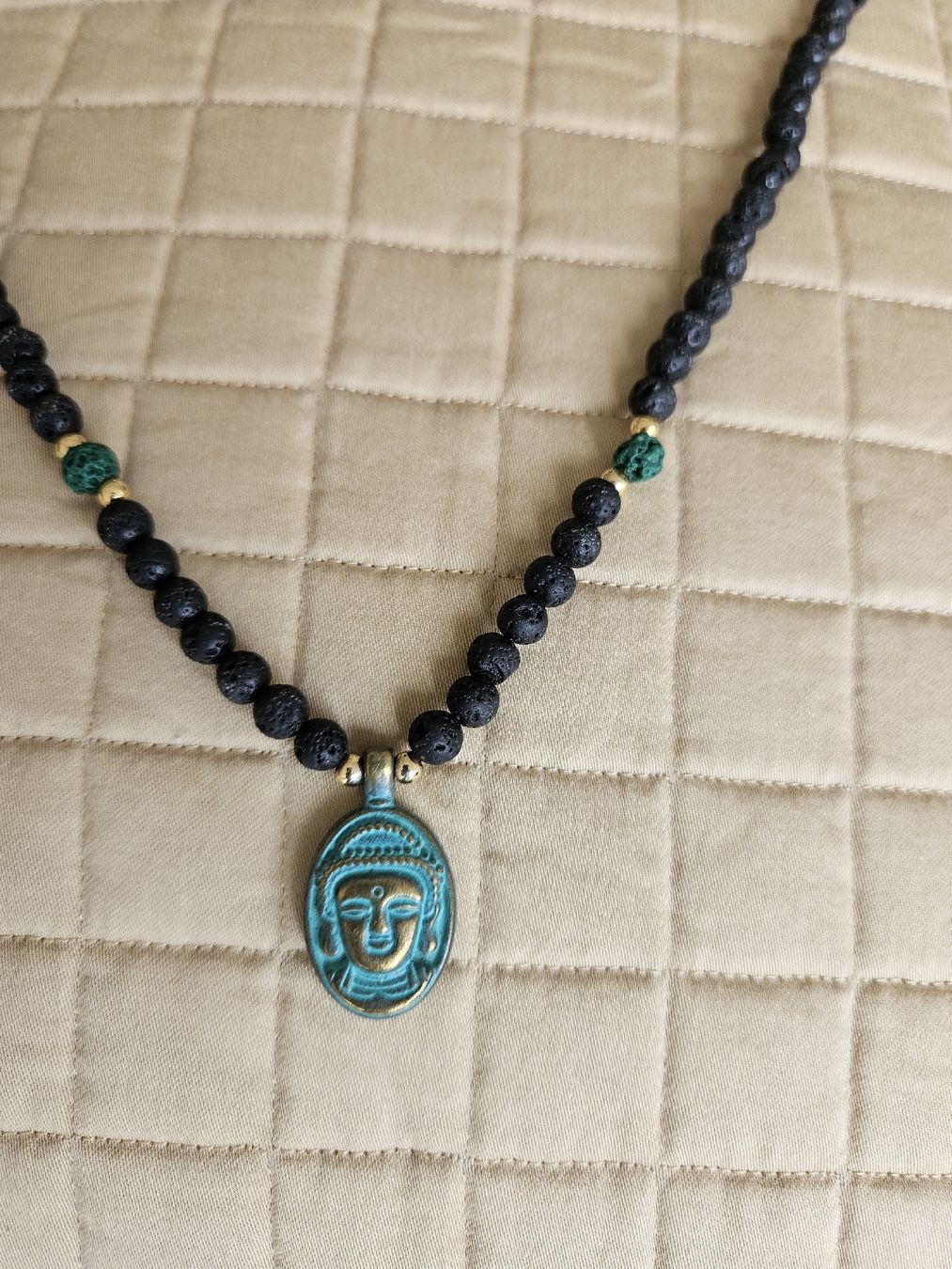 Catenine: Buddha-Halskette aus Bali mit echten Vulkansteinen – Usato da Windisch venduto da maggee 3