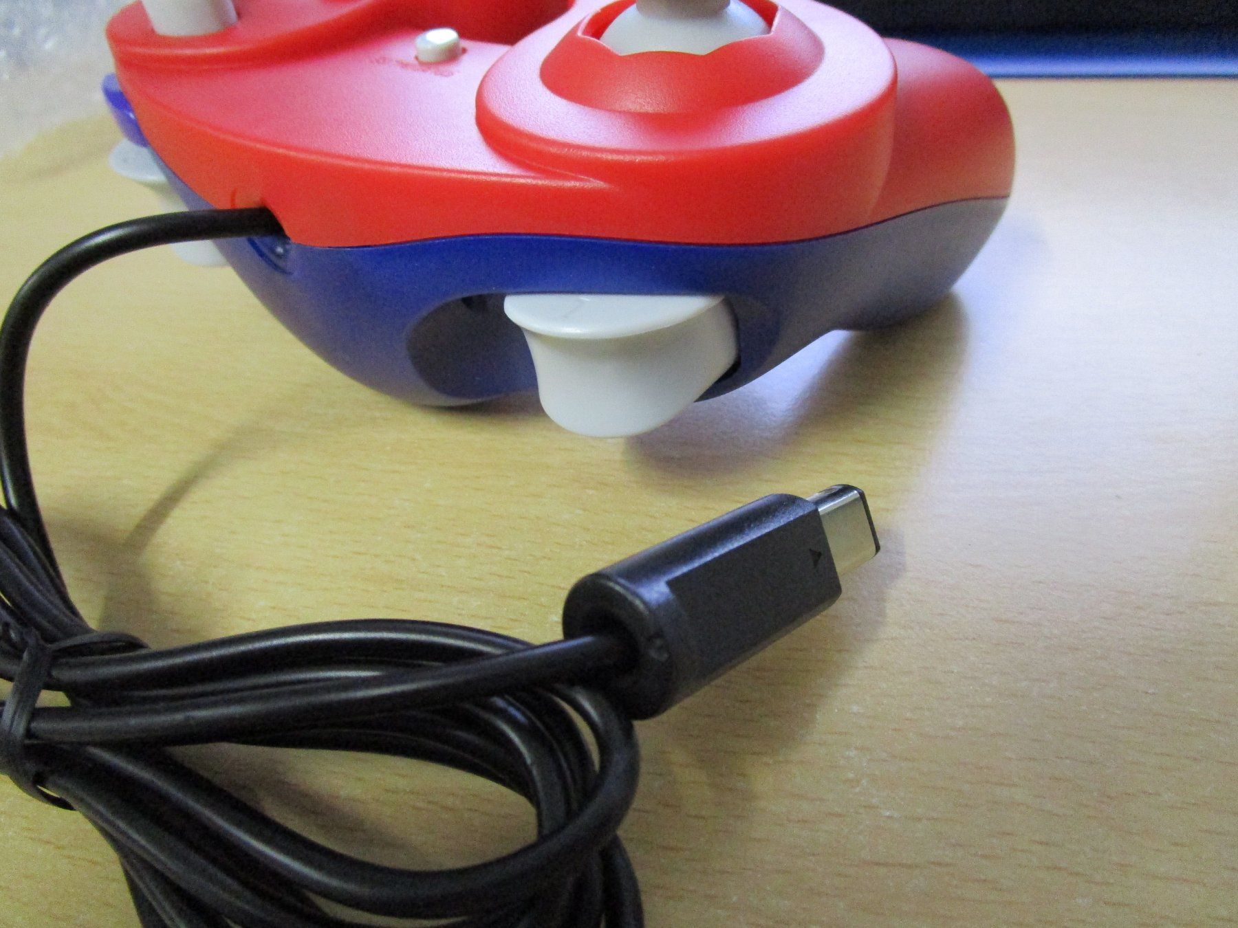 Controller: Game Cube Controller Joypad Mario red blue blau/rot-Neuware – Nuovo (secondo la descrizione) da Goldau venduto da agestuffer 3
