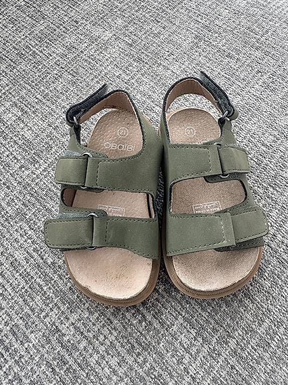 Schuhe für Jungen: Sandalen Grösse 21 – Gebraucht aus Münchenstein von Miresolese