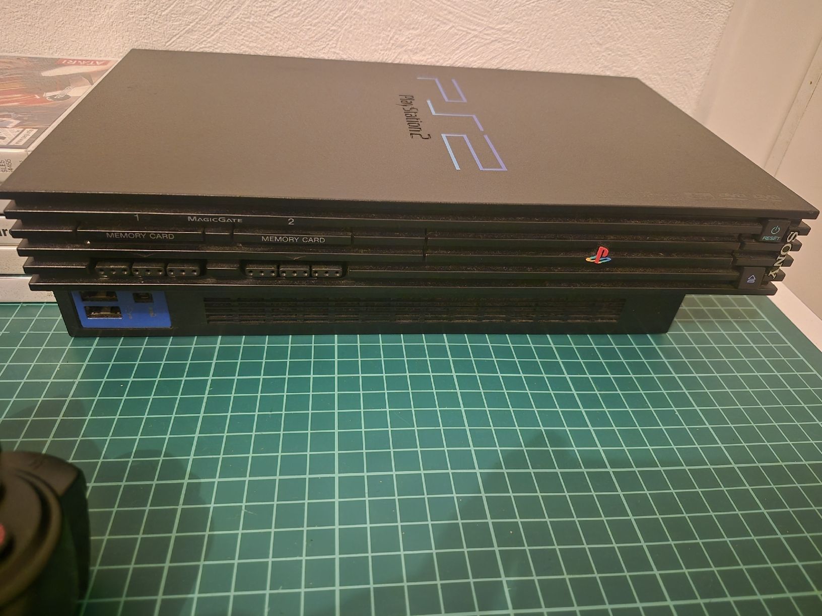 Sony Console: PlayStation 2 [PS2] - Console, Controller & 5 Games! – Usato da Meyrin venduto da Retro-GZ 3