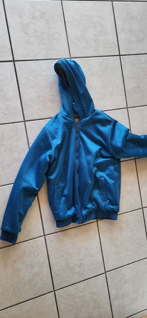 Giacche: Warme Winterjacke mit Kapuze, Grösse L – Usato da Studen BE venduto da mar_6qqp