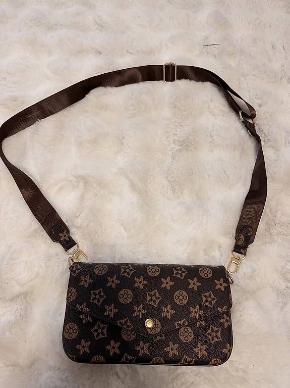 Taschen für Damen: Tasche mit Extras – Gebraucht aus Lohn-Ammannsegg von YAS_85 1