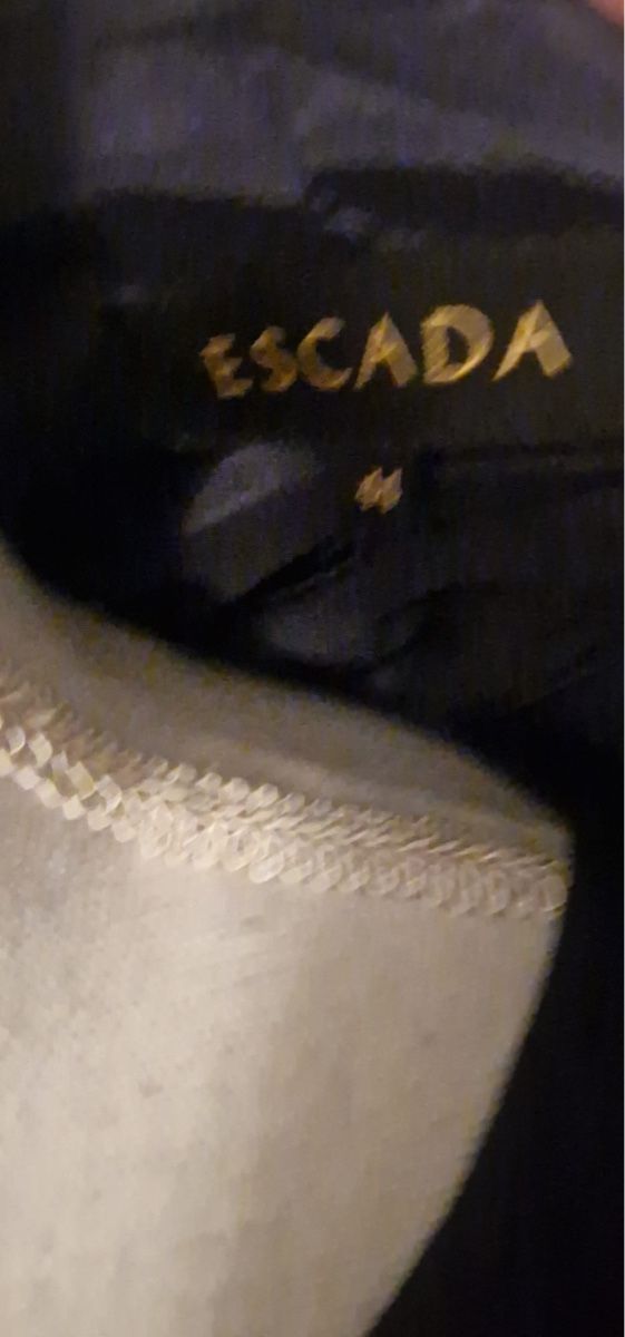 Costumi: Escada Kostüm, Gr. 44, Schwarz, Top Zustand – Usato da St. Gallen venduto da mania03 1