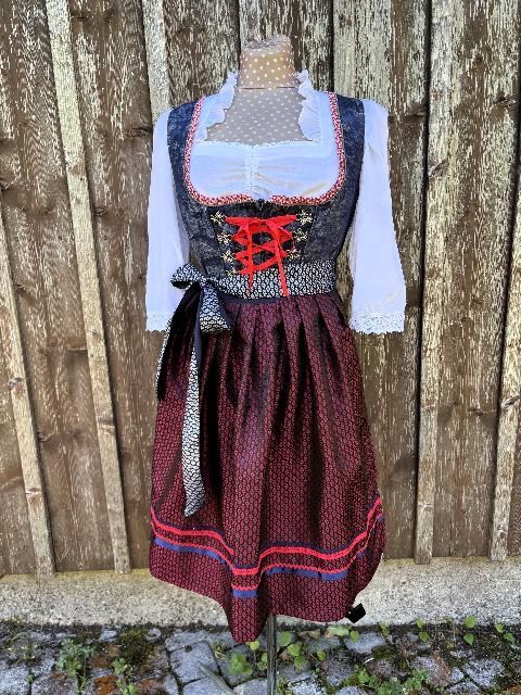 Costumes: Fesches Dirndl Komplettset Grösse M – D'occasion à Erlinsbach SO par mojitooo 1