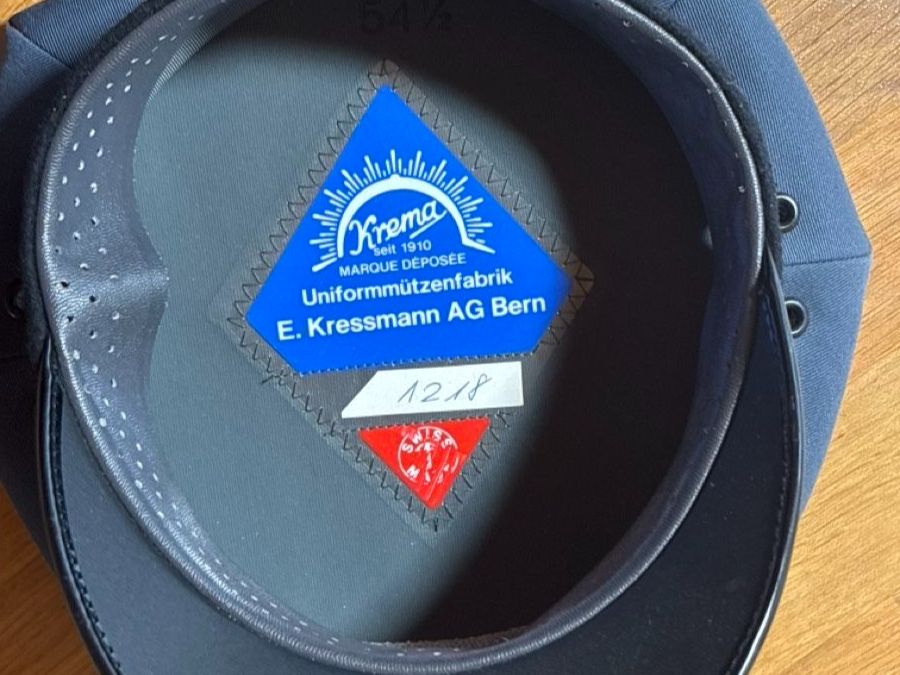 Uniformi: Stadtpolizei Bern Uniformmütze – Usato da Salvenach venduto da Haeseli59 2