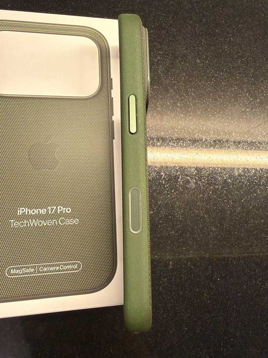 Apple Coques & Protection écran: Iphone 17 Pro TechWoven Case – D'occasion à Egerkingen par 3net 2