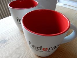 Tasse Mug Sammlertasse 'federas' 2 Stück NEU rot-weiss