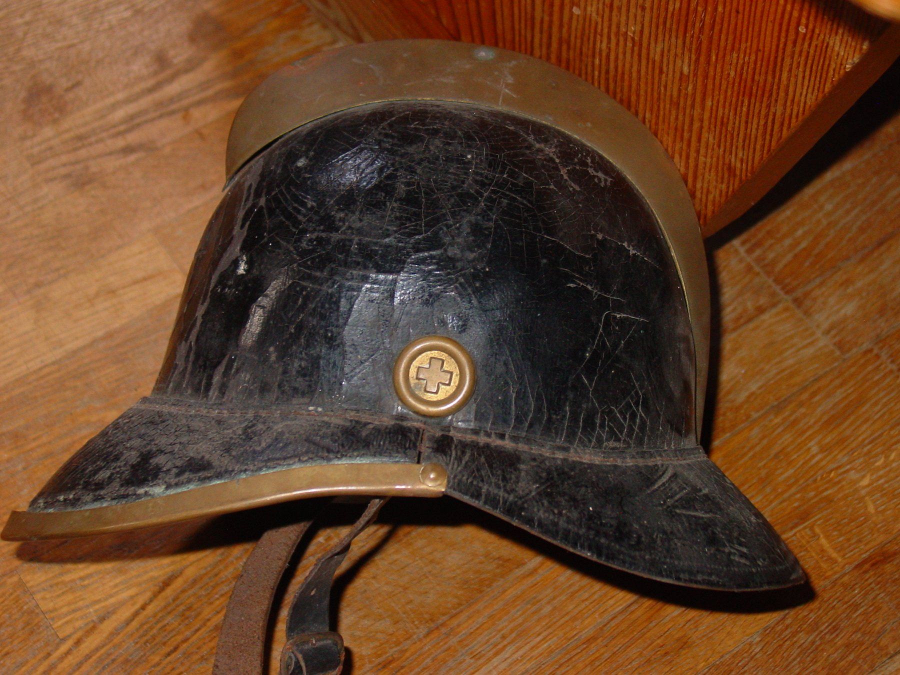 Pompieri: Leder Feuerwehr Helm – Usato da Ursenbach venduto da rekruten-shop 2