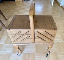 Näh/Schmuckkasten Holz mit Beinen und Rollen