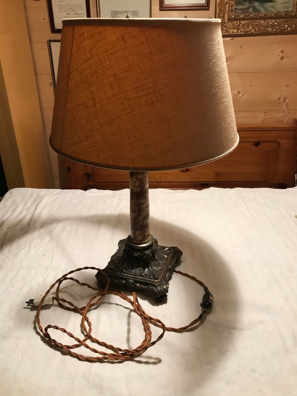Lampen: Lampe de table pied en pierre et bronze – Gebraucht aus Ste-Croix von BuffetSC