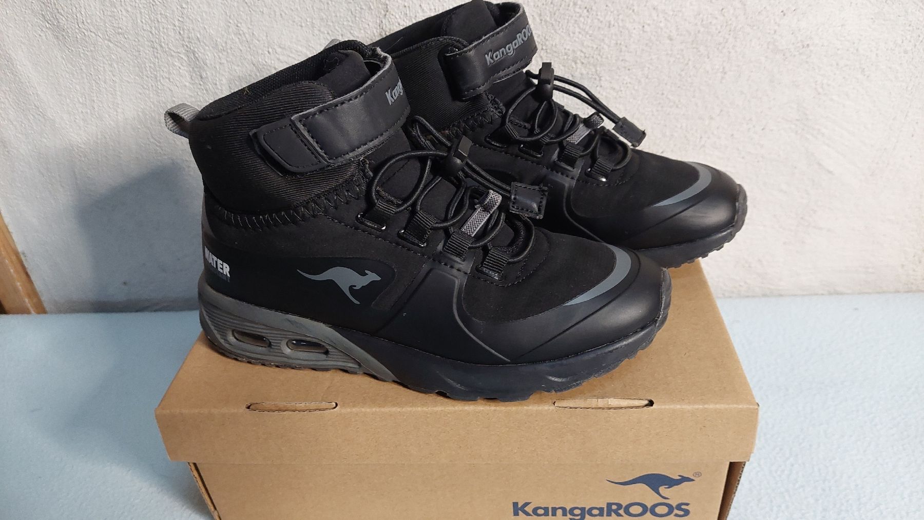 Schuhe für Jungen: Chaussures KangaRoos n°31 – Gebraucht aus marsens von gag03