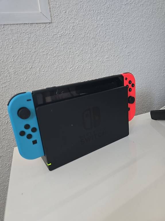 Nintendo Konsolen: Nintendo Switch V2 en excellent état – Gebraucht aus Siviriez von ani_xzl6 1