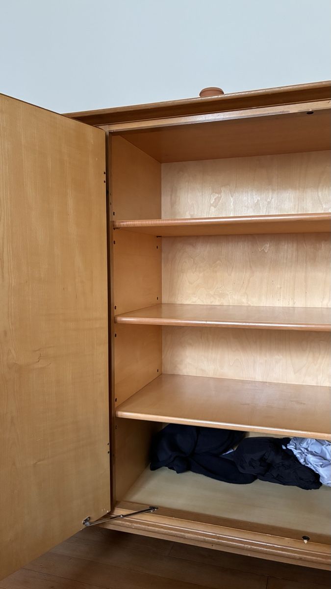 Armadi: Holzschrank, top Zustand, schweizer Fabrikat – Usato da Zürich venduto da zijoel 4