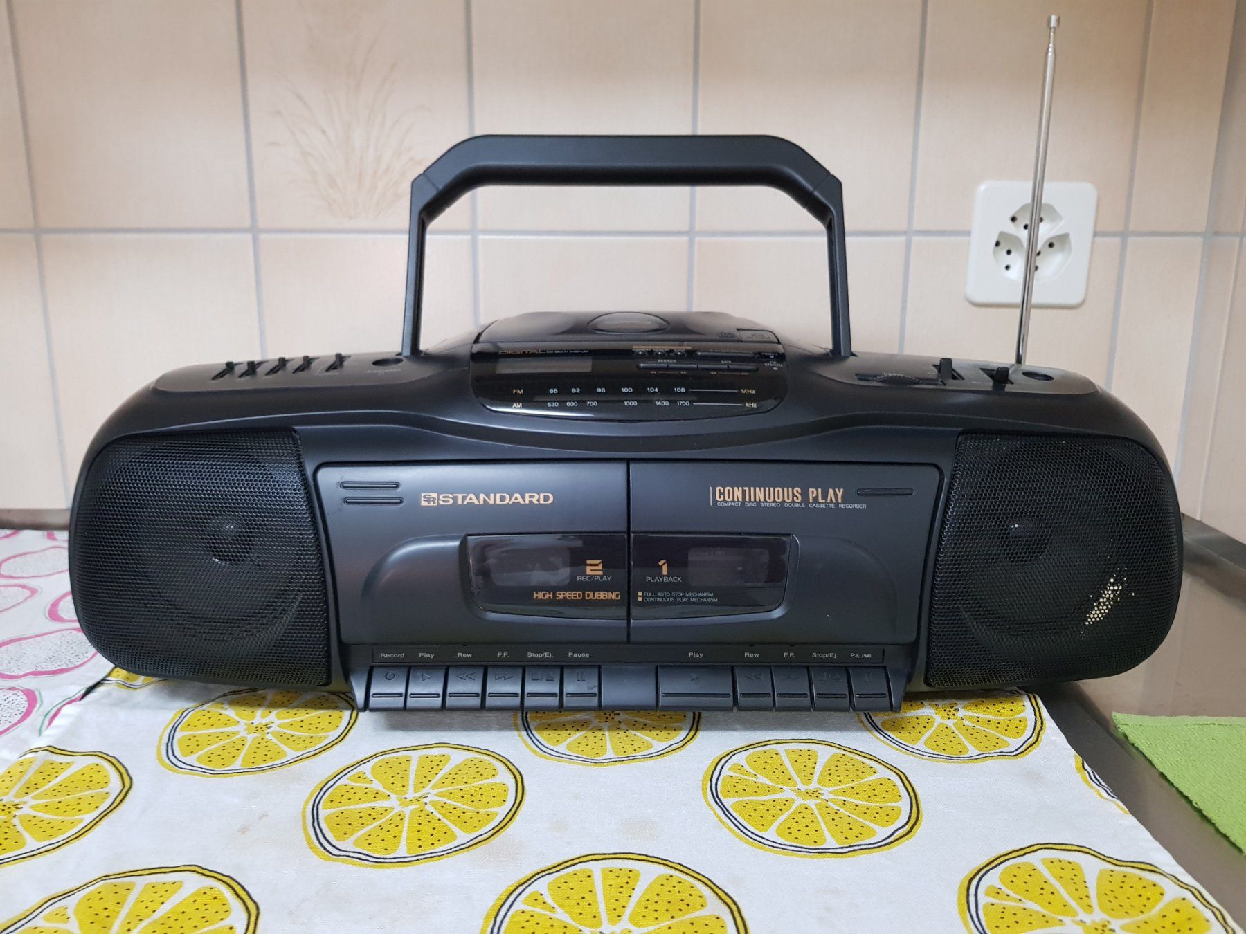 Lettore multimediale portatile: Radio /CD/ Kassettenrekorder Standard 48 – Usato da Schlieren venduto da Luibird