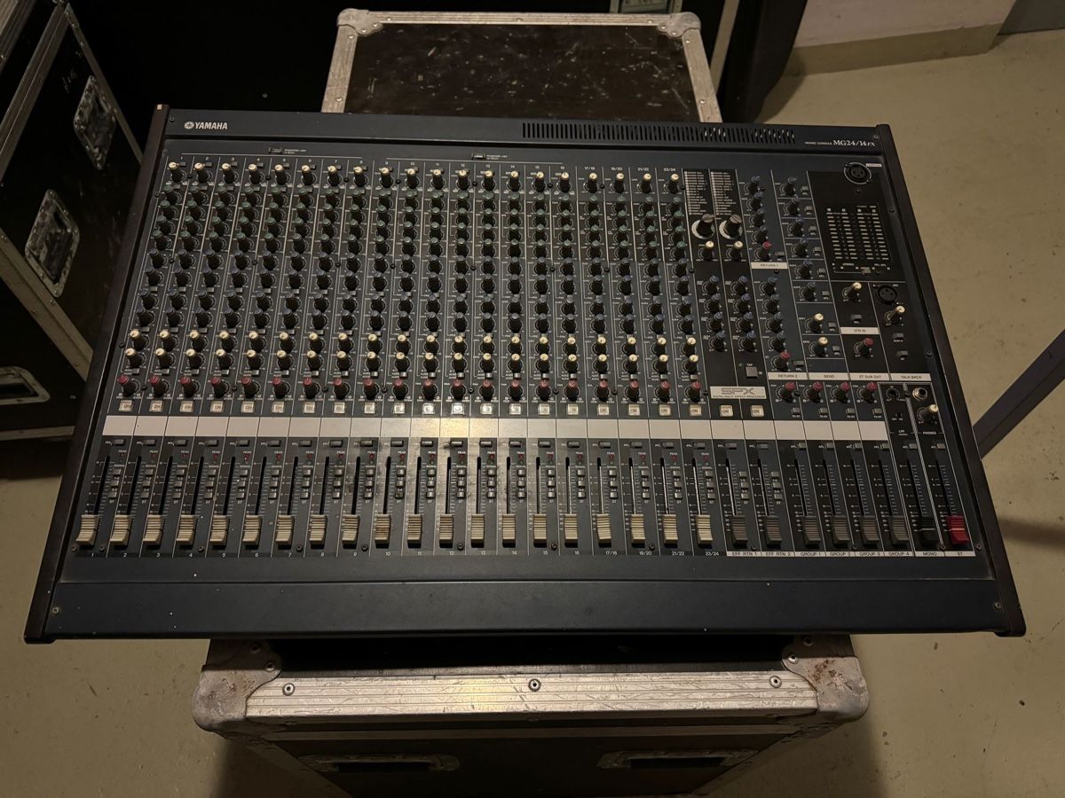 Yamaha Console di mixaggio: Yamaha mixing console MG24/14FX – Usato da Birr venduto da nbsound 1