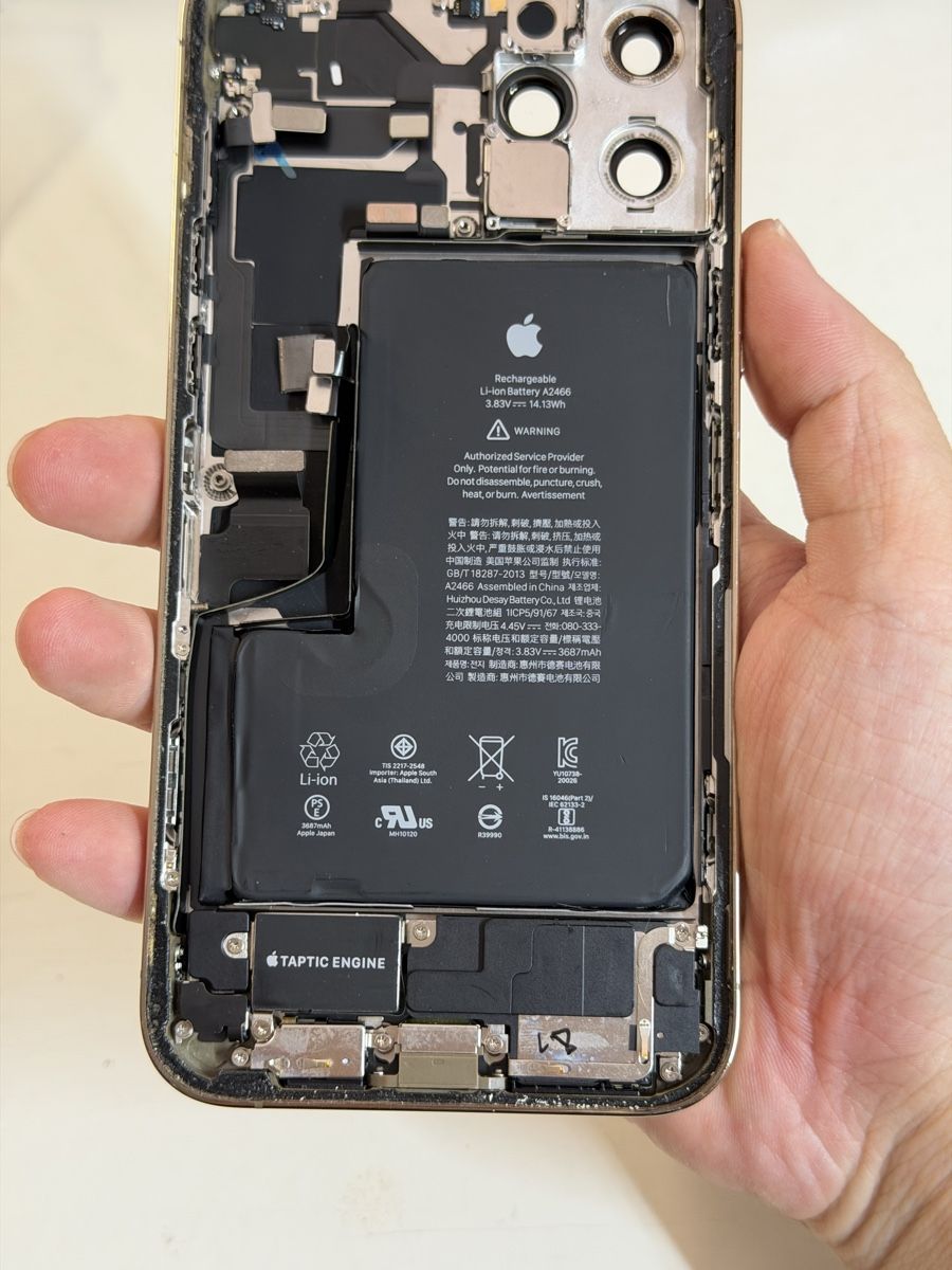Apple Handys / Smartphones: Komplett iPhone 12Pro Max Gehäuse Pulled  – Gebraucht aus Chur von beverlyone 4