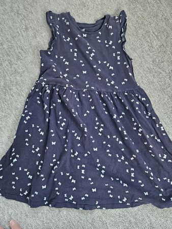 H&M Kleid Gr. 134/140 mit Schmetterlingen - Sommerlich!