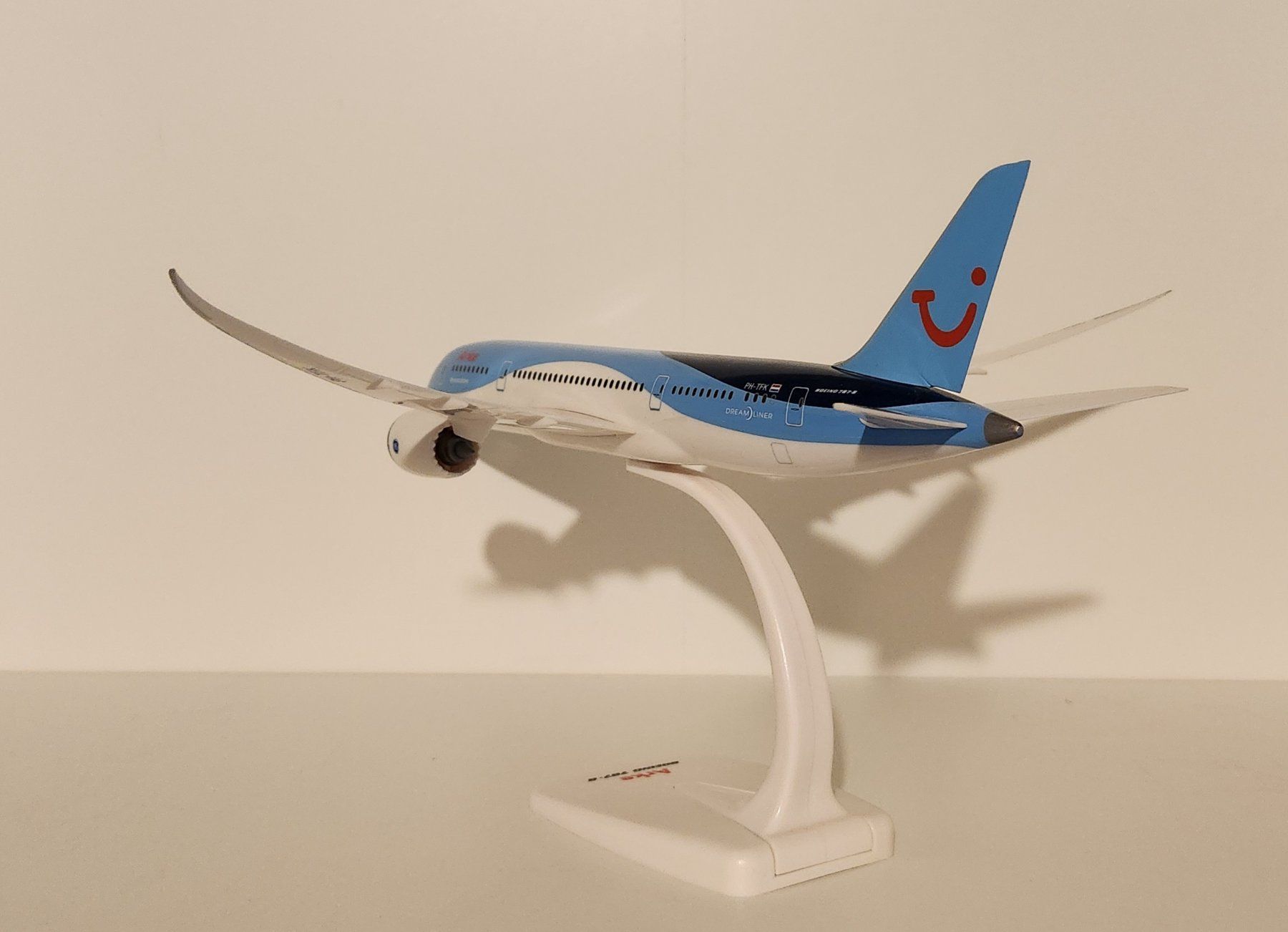 Herpa Modellbausätze & Standmodelle: Herpa Snap-fit Arke Boeing 787-8 – Gebraucht aus Wittenwil von ced_q8j7 3