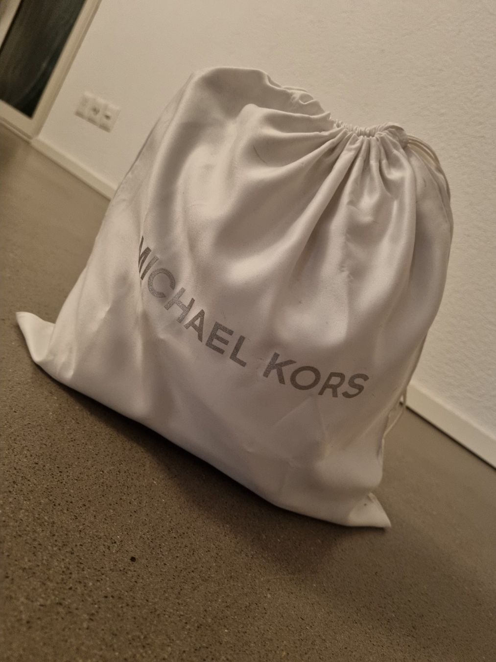 Michael Kors Borse da donna: Michael Kors Beuteltasche neu – Nuovo e nell'imballaggio originale da Luzern venduto da HunkAnd1 4