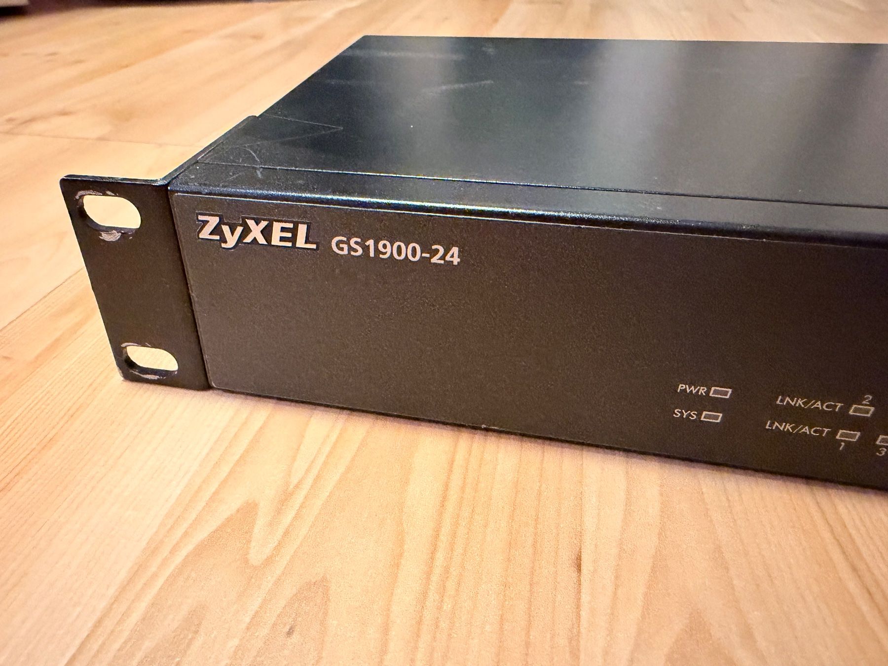 Zyxel Hub & Switch: Zyxel GS1900-24 – Usato da Amriswil venduto da Trivet 1