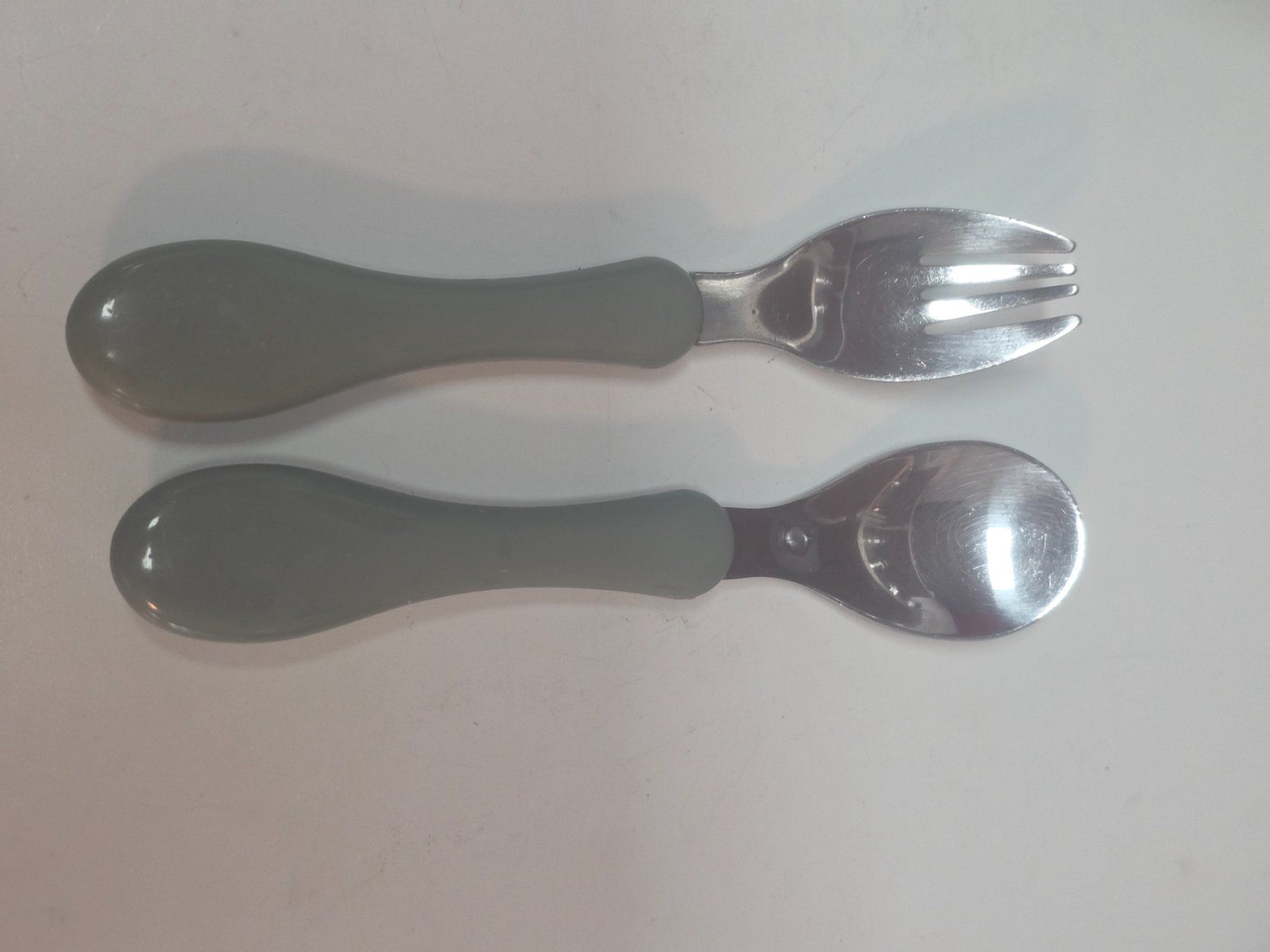Set di posate: Kinder / Baby Besteck Gabel u d Löffel – Usato da Wichtrach venduto da Elenagonzi