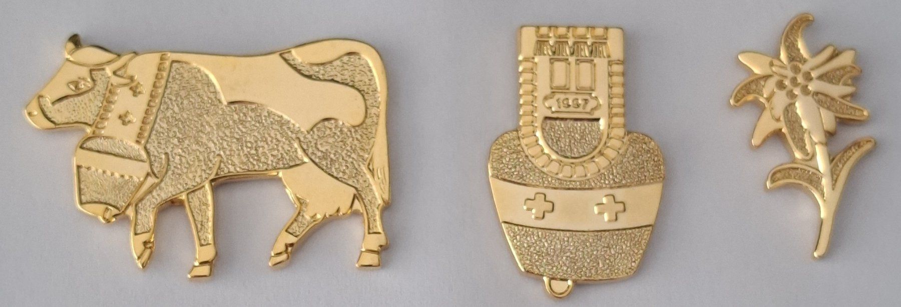 Placchette & Badge: Kuh, Glocke, Edelweiss – Usato da Hinterkappelen venduto da Schampus