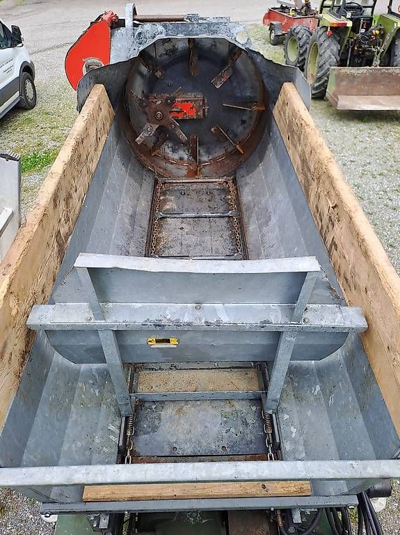Gafner Spandiconcime: Miststreuer Gafner 2.5 HV – Usato da Zwischenflüh venduto da Enetchirel 4