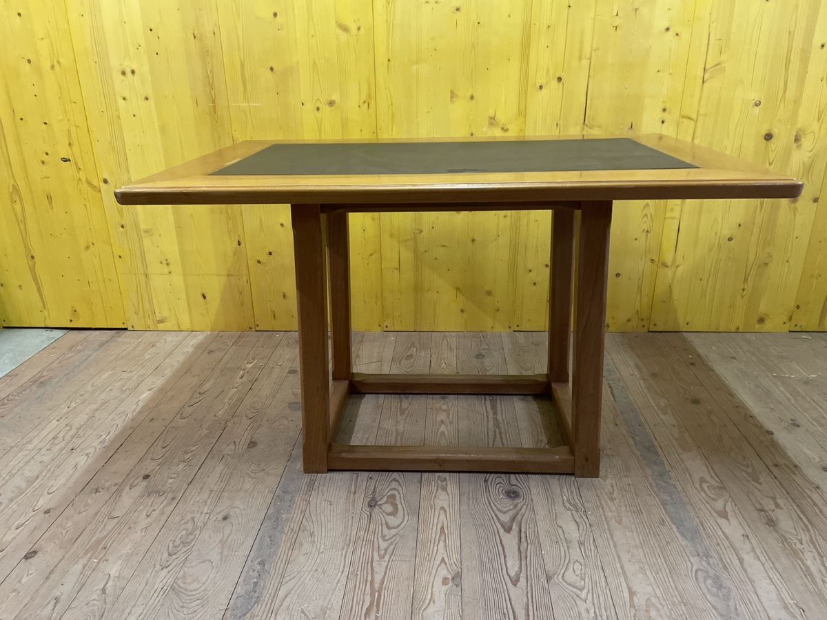 Tables: Tisch Nussbaum 2 – D'occasion à Almens par bsundrix