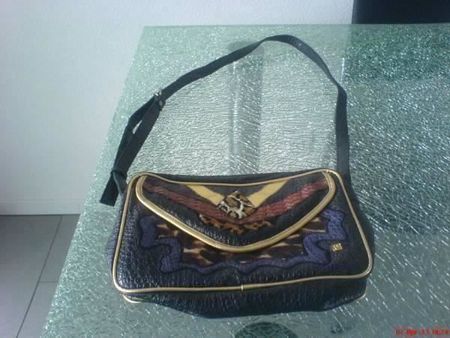neue  schöne schwarz/goldige Handtasche