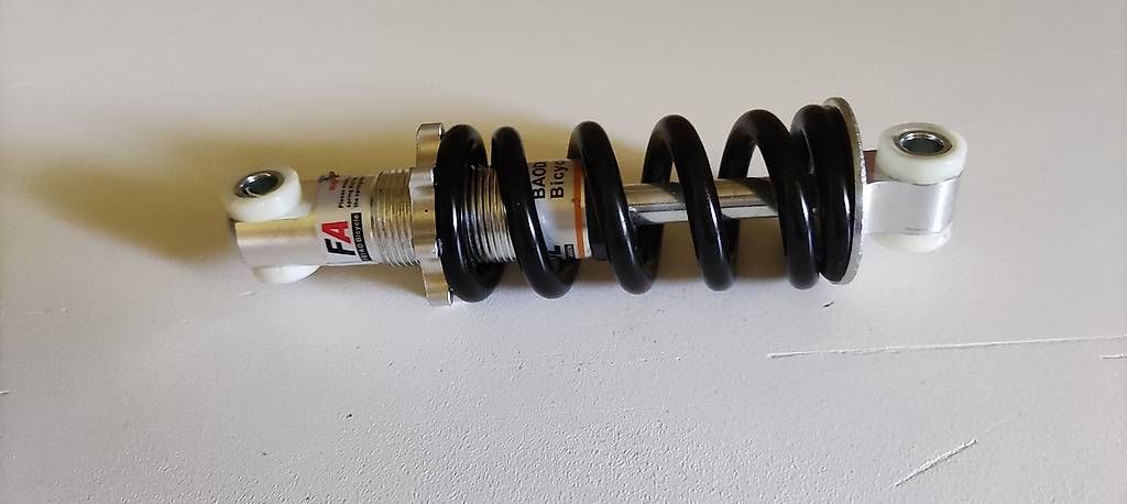Ccm Kickboard: E Scooter Stossdämpfer 150 mm  750Lbs. – Usato da BASEL venduto da E-Bro.Electro