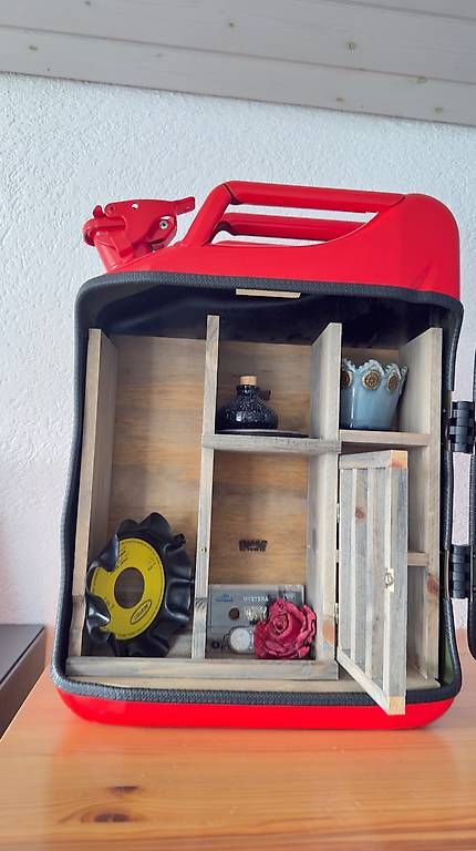 Accessori per altri veicoli: Benzinkanister als Minibar oder Setzkasten rot – Usato da Thunstetten venduto da AffolterR 1