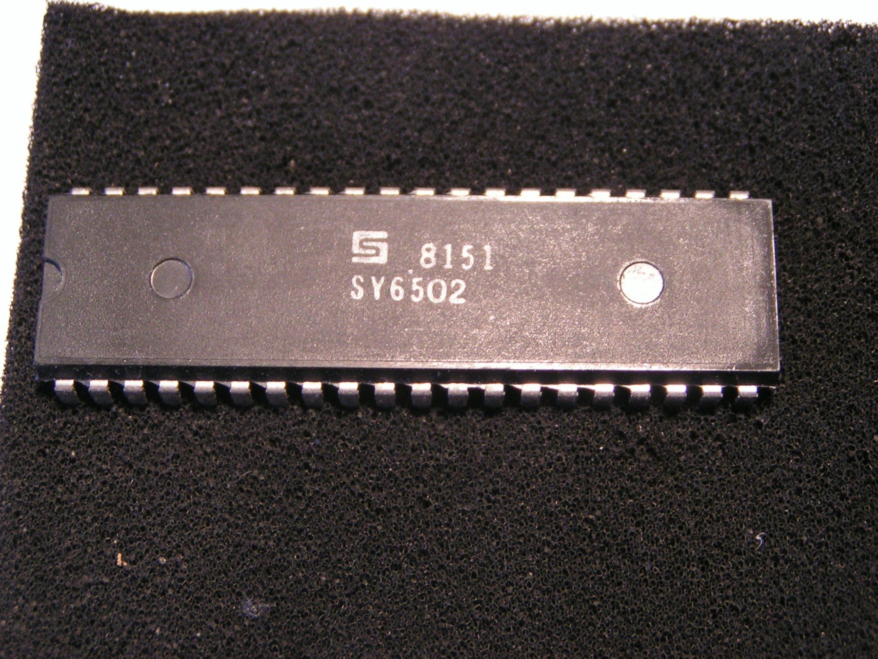 Componenti elettronici: obsoleter Mikroprozessor  SY6502 – Nuovo (secondo la descrizione) da Nussbaumen AG venduto da Muerik