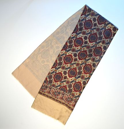 Seidenschal mit Paisleymuster